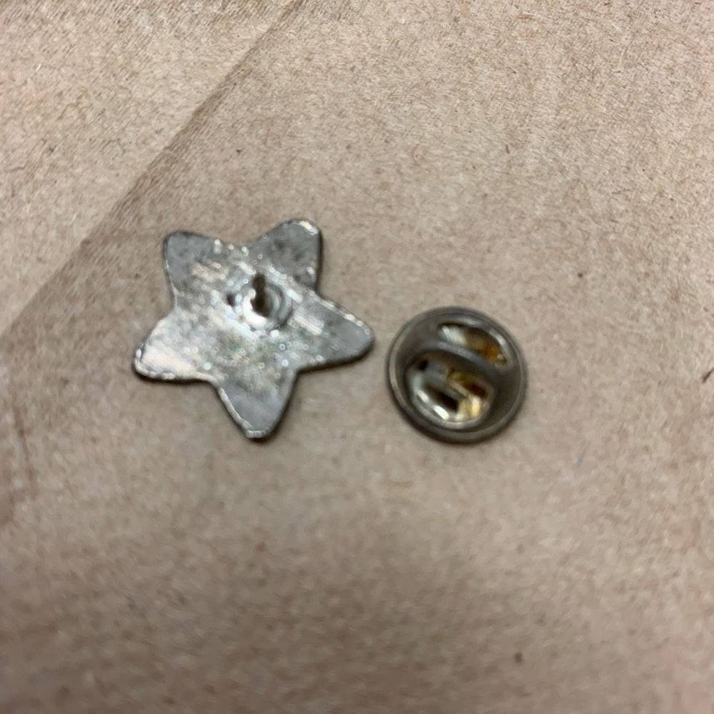 Red White & Blue Flag Star Pin - Picture 4 of 5